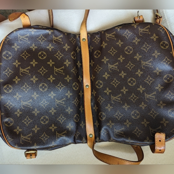 Louis Vuitton Brown Saumur Monogram 30 Canvas Crossbody Bag - Picture 8 of 12